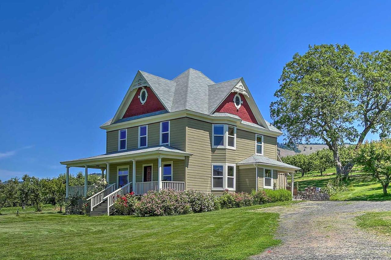 Storybook Glade Historical Homestead With Views! Hood River Exteriör bild